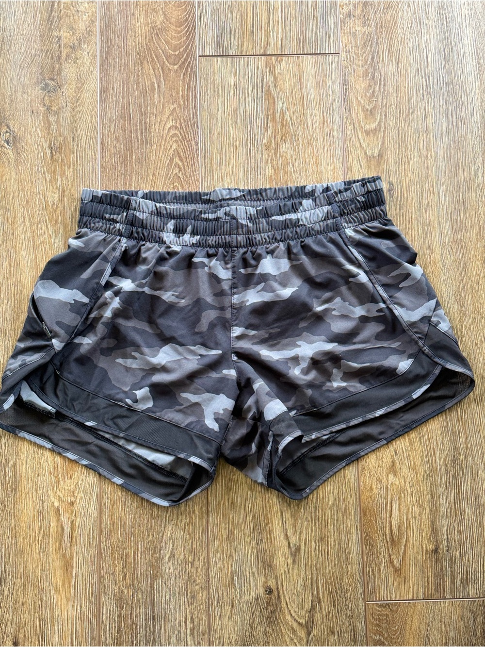 Athleta Camo Athletic Shorts Medium